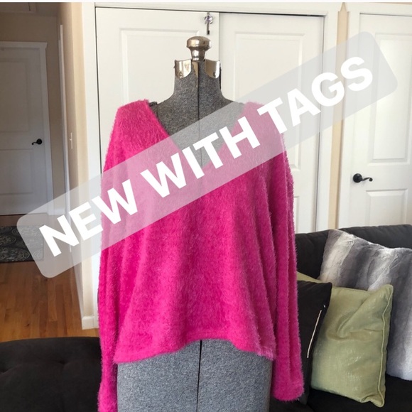 PINK V-NECK CROP TOP SWEATER - Picture 3 of 8